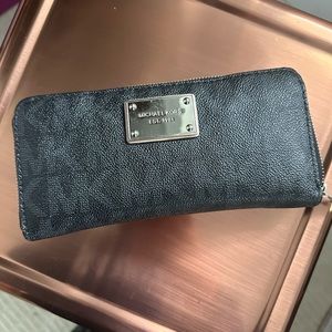 Micheal Kors wallet